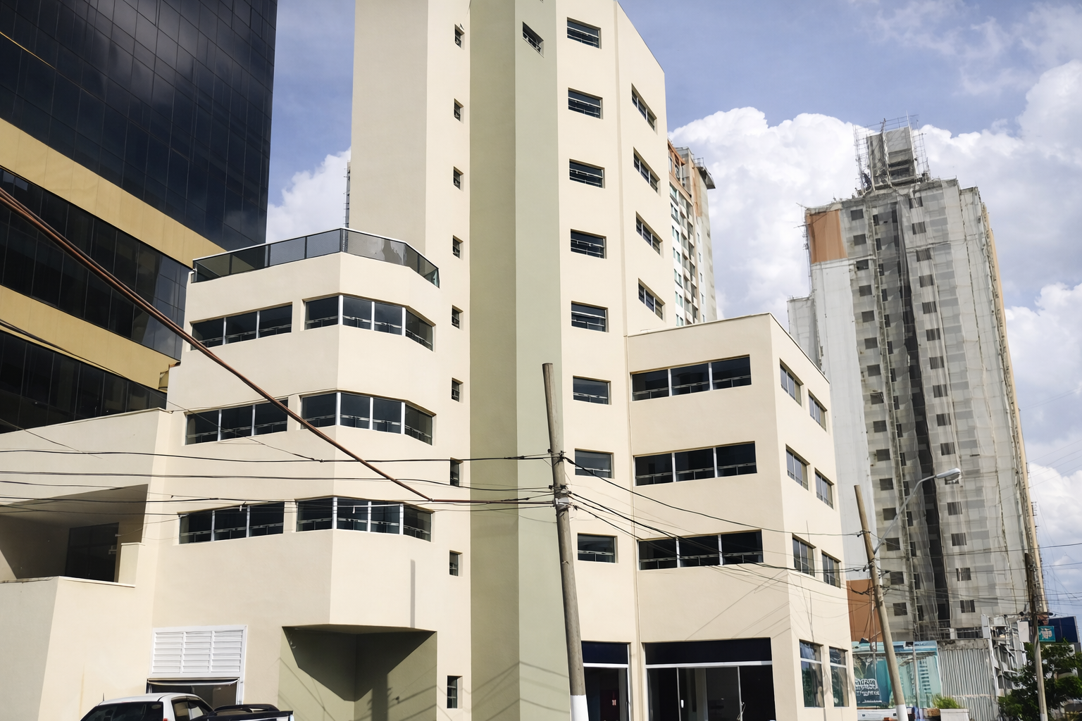 PRÉDIO COMERCIAL COM 7 PAVIMENTOS E 1 SUB-SOLO